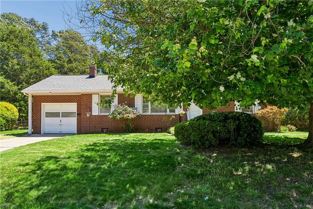 Photo of 108 Hermitage Road, Newport News, VA 23606 (MLS # 10633435)