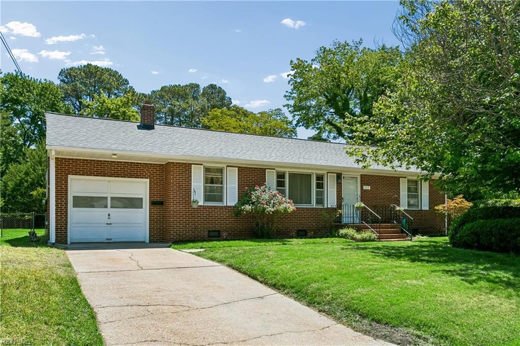 Photo of 108 Hermitage Road, Newport News, VA 23606 (MLS # 10633435)
