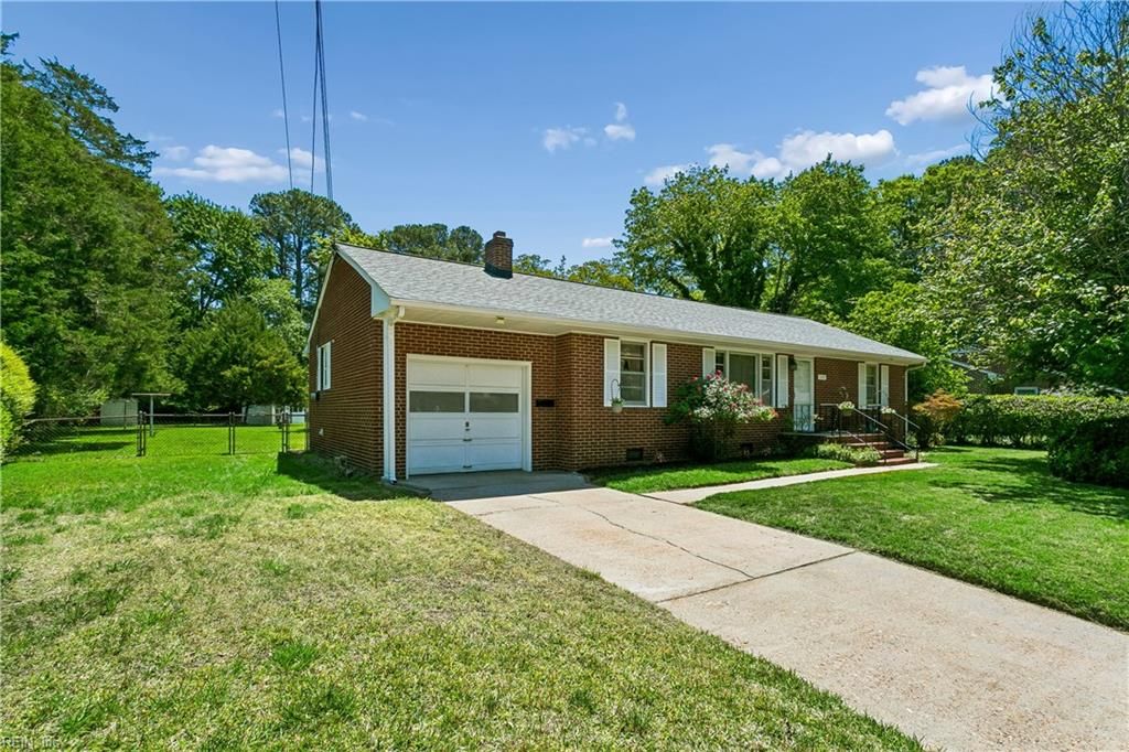 Photo of 108 Hermitage Road, Newport News, VA 23606 (MLS # 10633435)