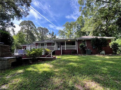 Photo of 1508 Reynard Road, Suffolk, VA 23433 (MLS # 10605337)