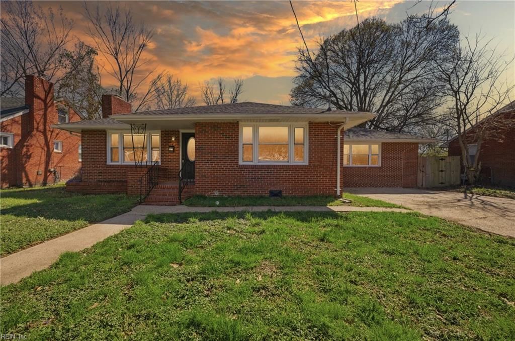 Photo of 2811 Mapleton Avenue, Norfolk, VA 23504 (MLS # 10625907)