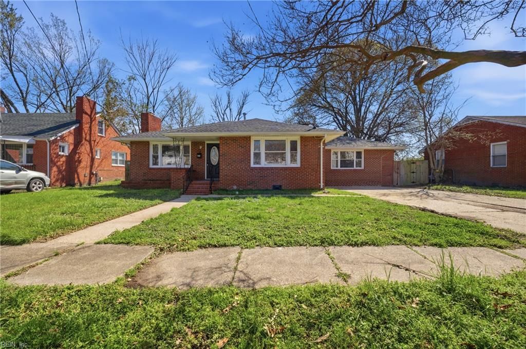 Photo of 2811 Mapleton Avenue, Norfolk, VA 23504 (MLS # 10625907)