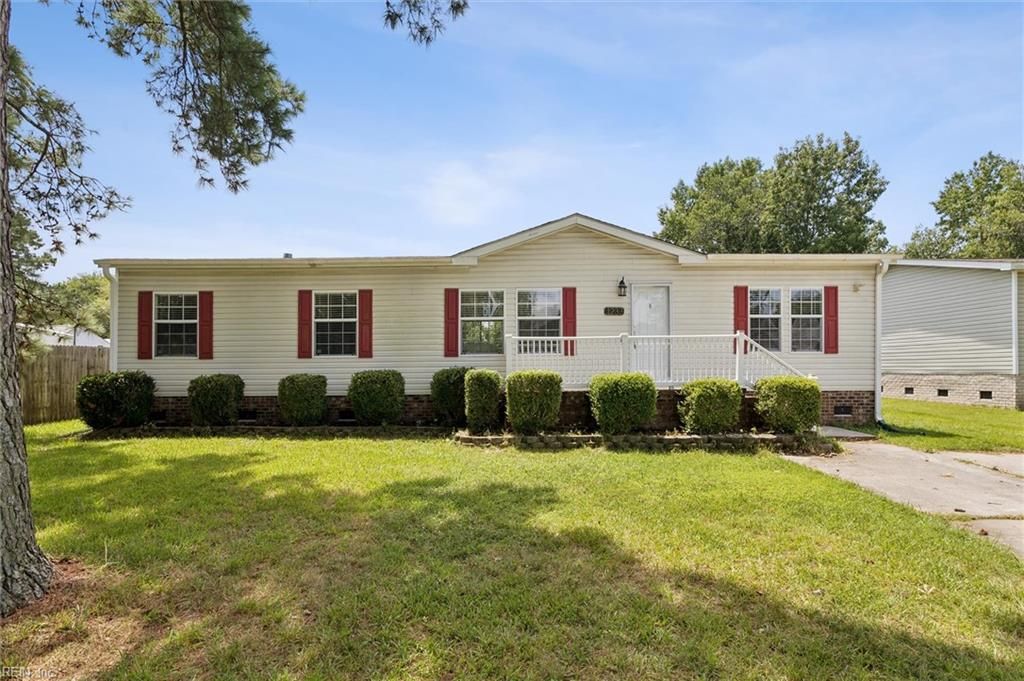 Photo of 1233 Blue Jay Drive, Virginia Beach, VA 23452 (MLS # 10614778)