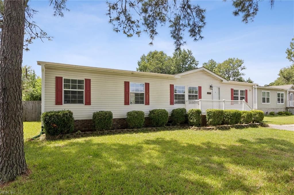 Photo of 1233 Blue Jay Drive, Virginia Beach, VA 23452 (MLS # 10614778)