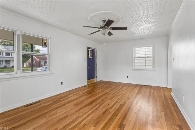 1006 Easterly Avenue, photo 5 of 34