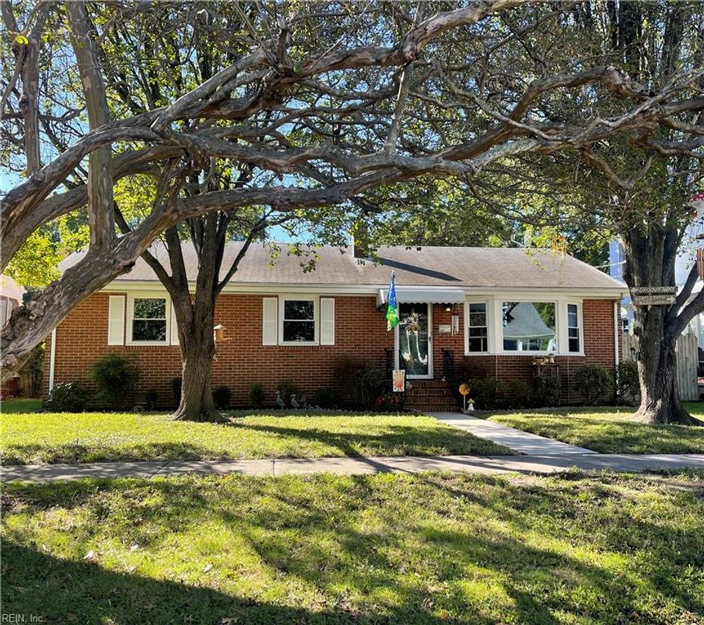 Photo of 126 Maryland Avenue, Portsmouth, VA 23707 (MLS # 10606700)