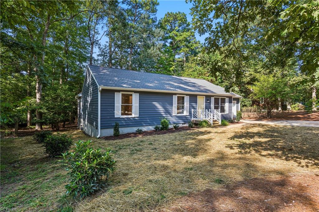 Photo of 8 Frond Court, Williamsburg, VA 23188 (MLS # 10651353)