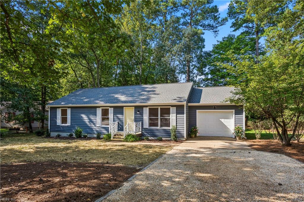Photo of 8 Frond Court, Williamsburg, VA 23188 (MLS # 10651353)