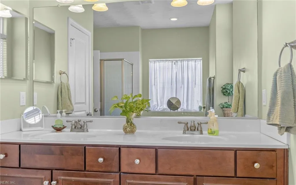 Virginia Beach, Virginia 23455, United States, 4 Bedrooms Bedrooms, ,3 BathroomsBathrooms,Residential,Pending,20470