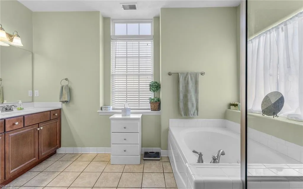 Virginia Beach, Virginia 23455, United States, 4 Bedrooms Bedrooms, ,3 BathroomsBathrooms,Residential,Pending,20470