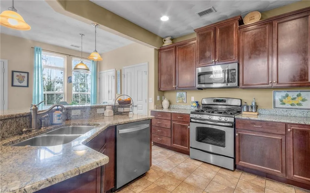 Virginia Beach, Virginia 23455, United States, 4 Bedrooms Bedrooms, ,3 BathroomsBathrooms,Residential,Pending,20470