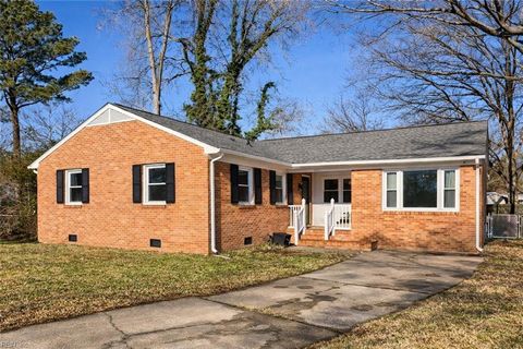 Photo of 1001 Lyndon Circle, Newport News, VA 23605 (MLS # 10616356)
