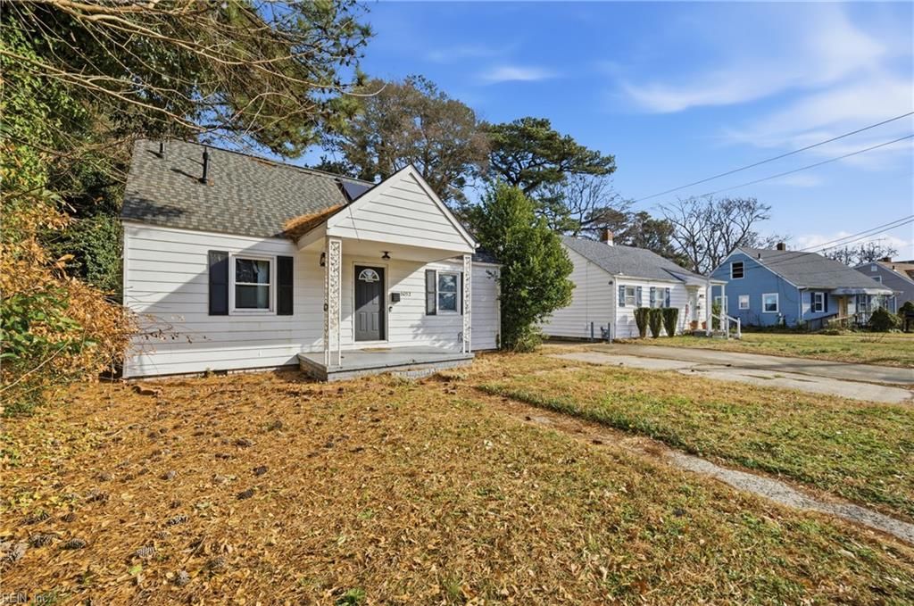 Photo of 8052 E Glen Road, Norfolk, VA 23505 (MLS # 10615122)
