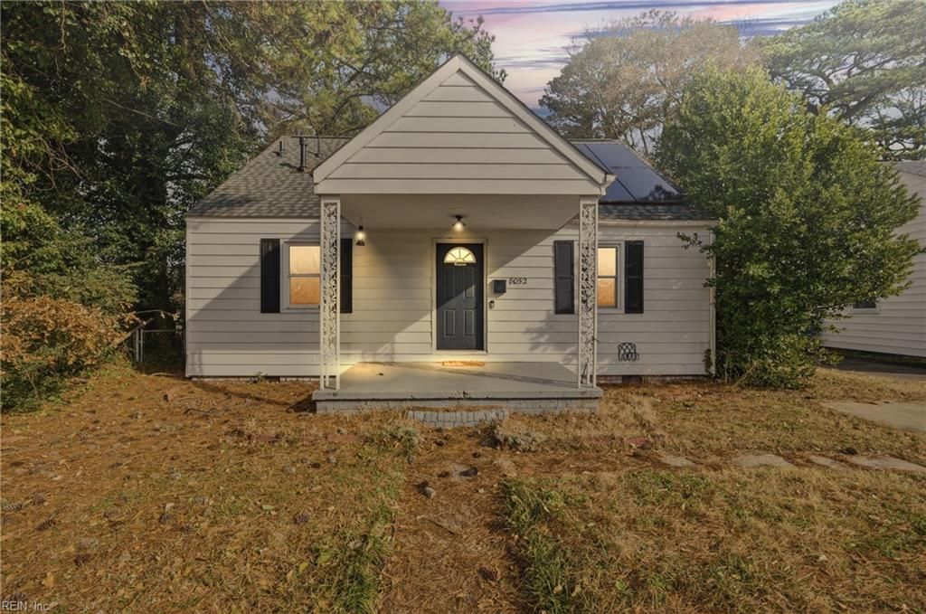 Photo of 8052 E Glen Road, Norfolk, VA 23505 (MLS # 10615122)
