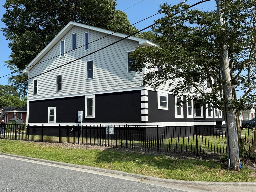 2324 Fairbanks AVE