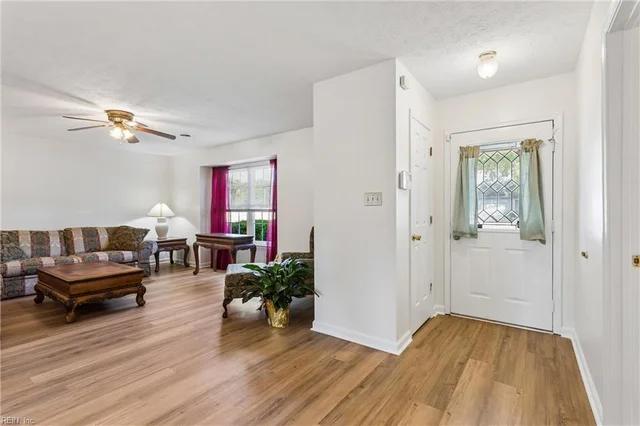 2 Easthill Court, photo 5 of 47