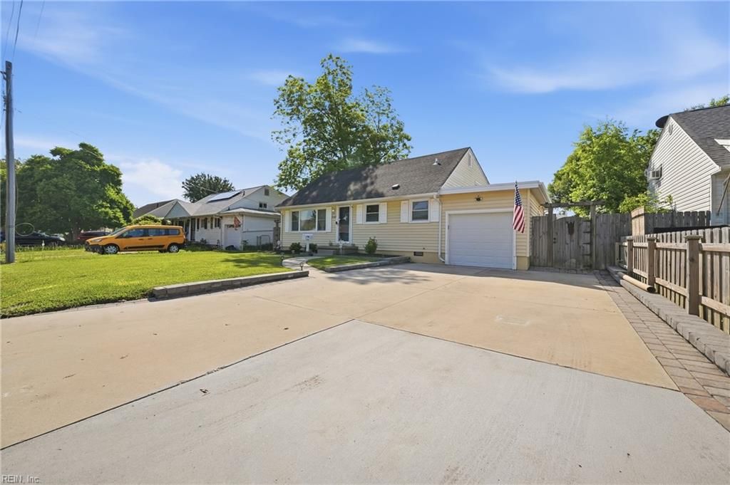 Photo of 1333 Gabriel Drive, Norfolk, VA 23502 (MLS # 10636136)
