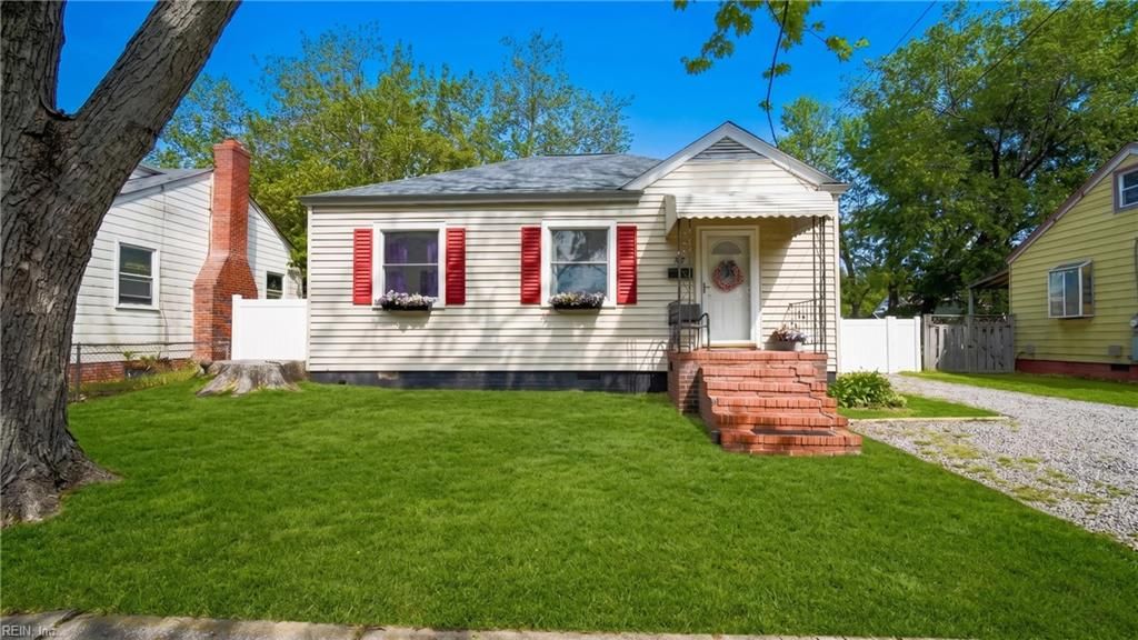 Photo of 37 Cavalier Road, Hampton, VA 23669 (MLS # 10630289)