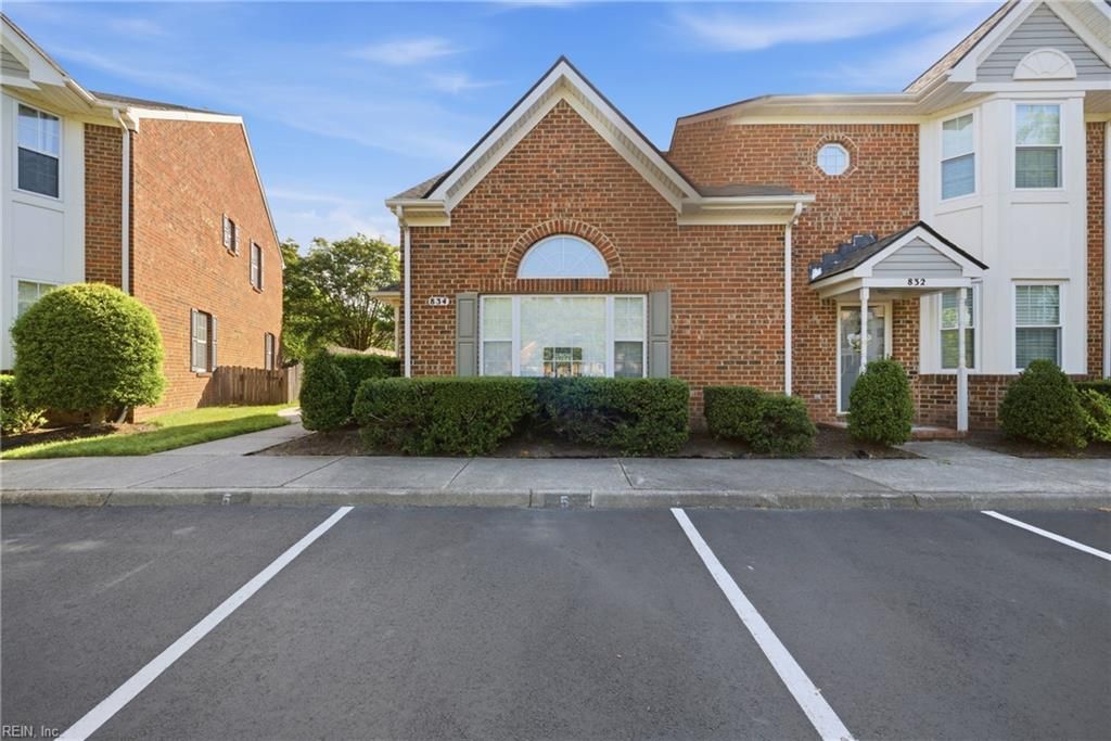 Photo of 834 W Lake Circle #Circle, Chesapeake, VA 23322 (MLS # 10630168)