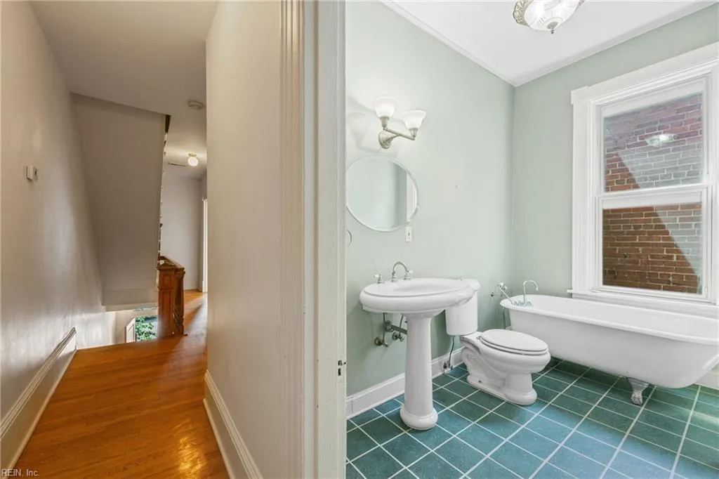 Norfolk, Virginia 23507, United States, 4 Bedrooms Bedrooms, ,5 BathroomsBathrooms,Residential,Active,155664