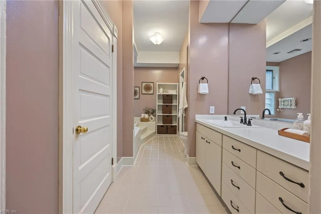 Norfolk, Virginia 23507, United States, 4 Bedrooms Bedrooms, ,5 BathroomsBathrooms,Residential,Active,155664