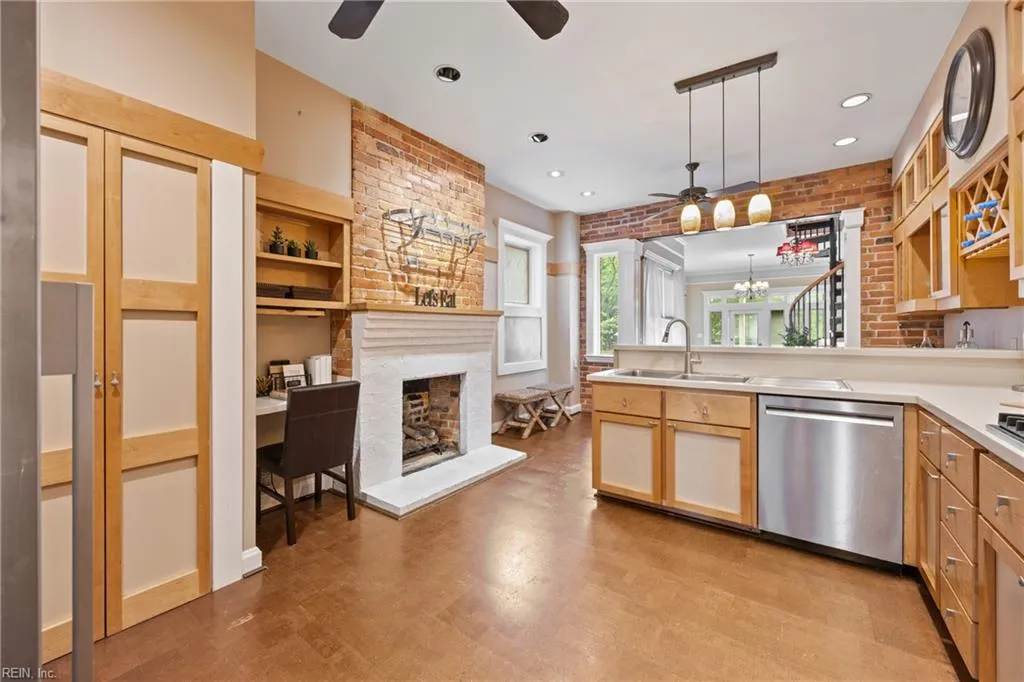 Norfolk, Virginia 23507, United States, 4 Bedrooms Bedrooms, ,5 BathroomsBathrooms,Residential,Active,155664