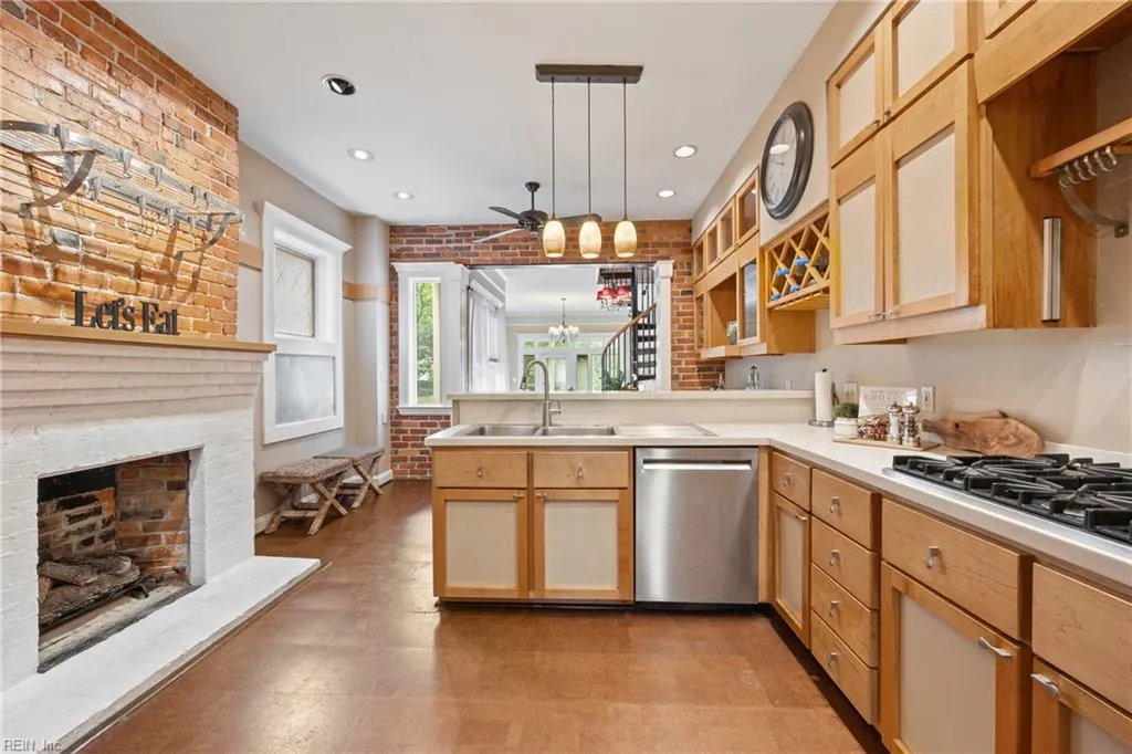 Norfolk, Virginia 23507, United States, 4 Bedrooms Bedrooms, ,5 BathroomsBathrooms,Residential,Active,155664