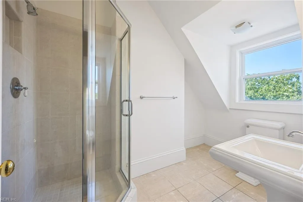 Norfolk, Virginia 23507, United States, 4 Bedrooms Bedrooms, ,5 BathroomsBathrooms,Residential,Active,155664