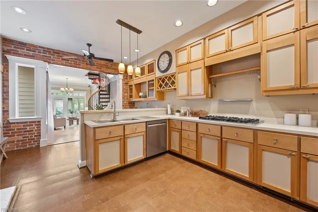 Norfolk, Virginia 23507, United States, 4 Bedrooms Bedrooms, ,5 BathroomsBathrooms,Residential,Active,155664