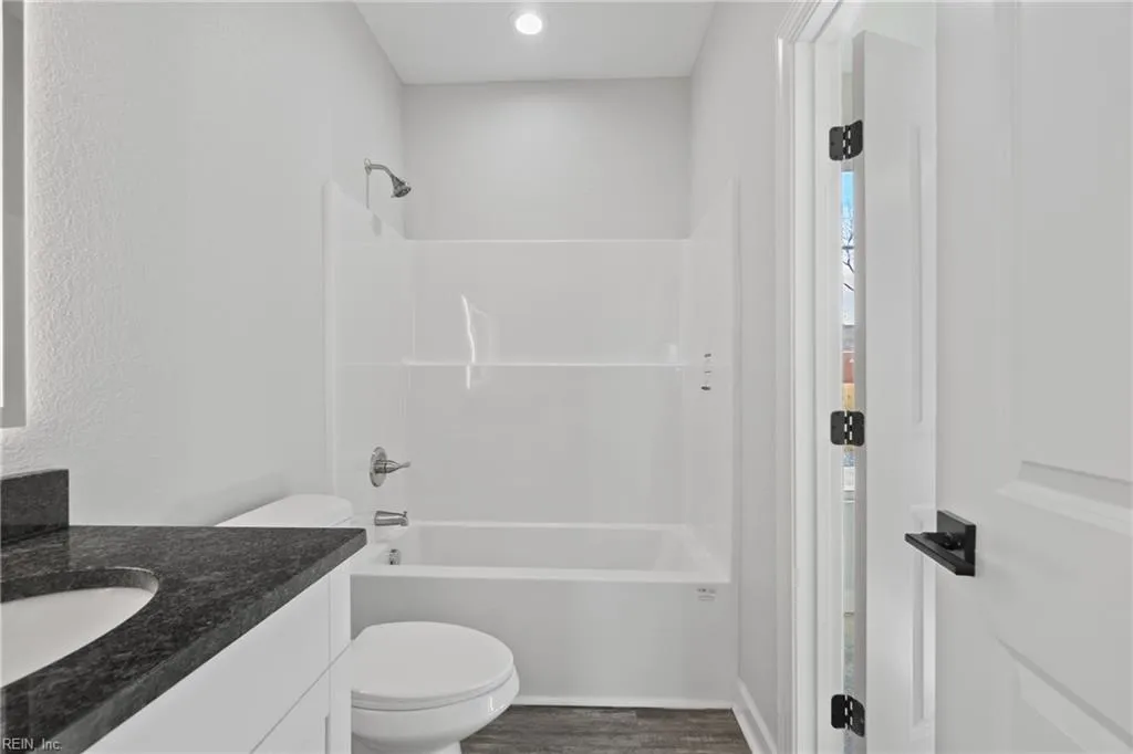 Norfolk, Virginia 23504, United States, 5 Bedrooms Bedrooms, ,3 BathroomsBathrooms,Residential,Active,85741