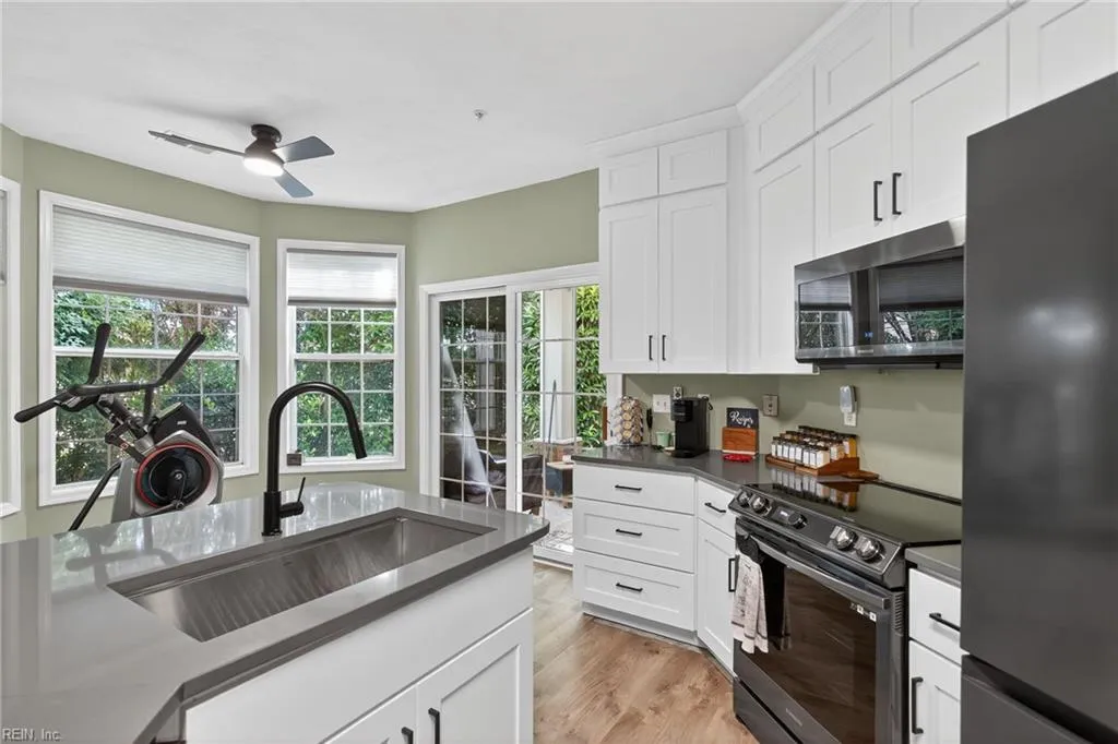 Virginia Beach, Virginia 23455, United States, 3 Bedrooms Bedrooms, ,2 BathroomsBathrooms,Residential,Active,199636