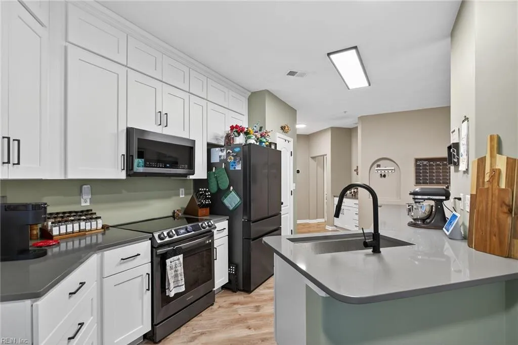 Virginia Beach, Virginia 23455, United States, 3 Bedrooms Bedrooms, ,2 BathroomsBathrooms,Residential,Active,199636