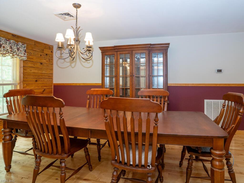225 Coburn LN