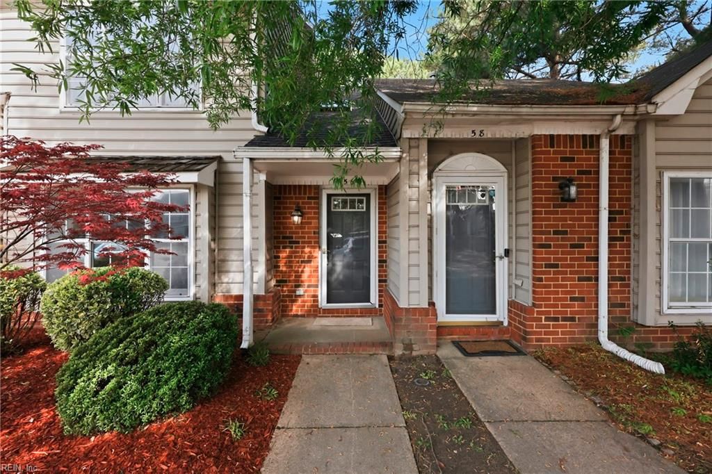 Photo of 56 Candlelight Lane, Portsmouth, VA 23703 (MLS # 10628429)