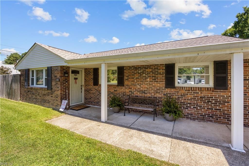 Photo of 3200 Westwood Crescent, Portsmouth, VA 23703 (MLS # 10607809)