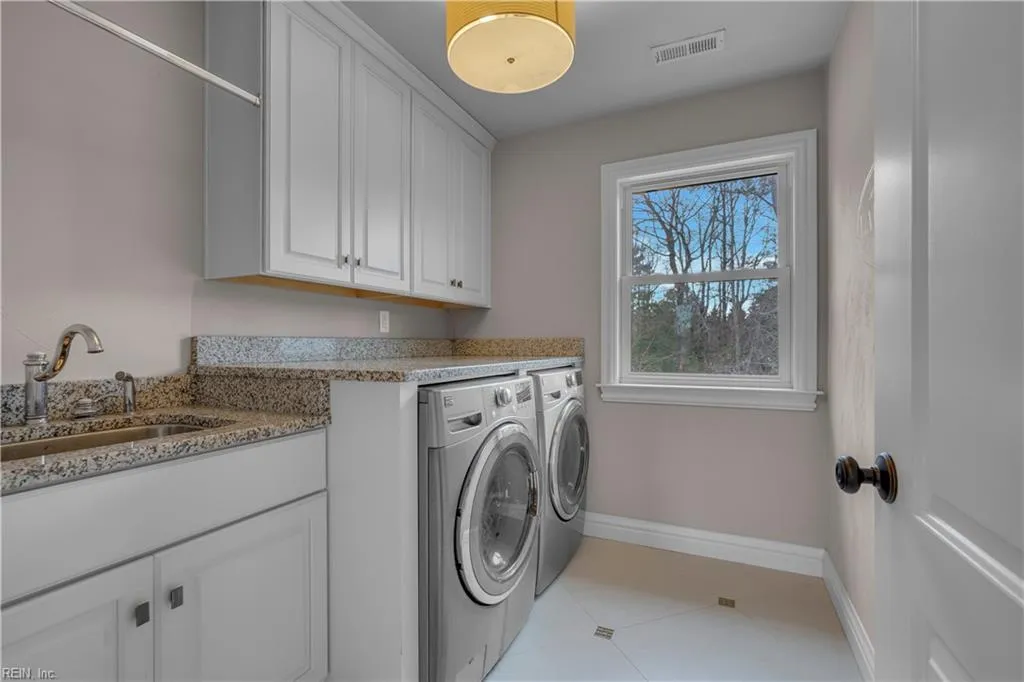 Suffolk, Virginia 23434, United States, 5 Bedrooms Bedrooms, ,4 BathroomsBathrooms,Residential,Active,90753