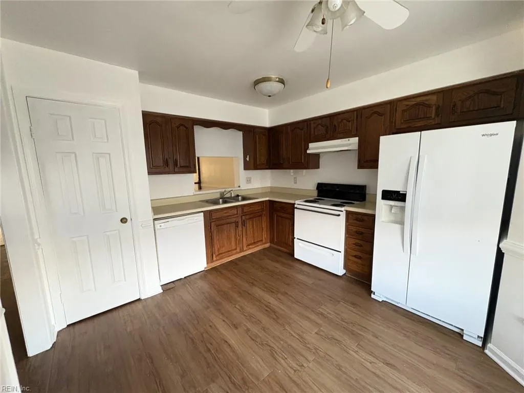 Virginia Beach, Virginia 23452, United States, 3 Bedrooms Bedrooms, ,3 BathroomsBathrooms,Residential,Pending,215935