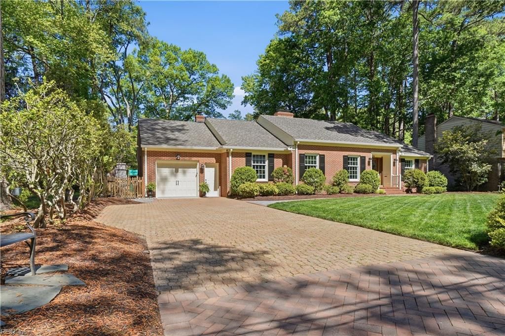 Photo of 319 Parkway Drive, Newport News, VA 23606 (MLS # 10632778)