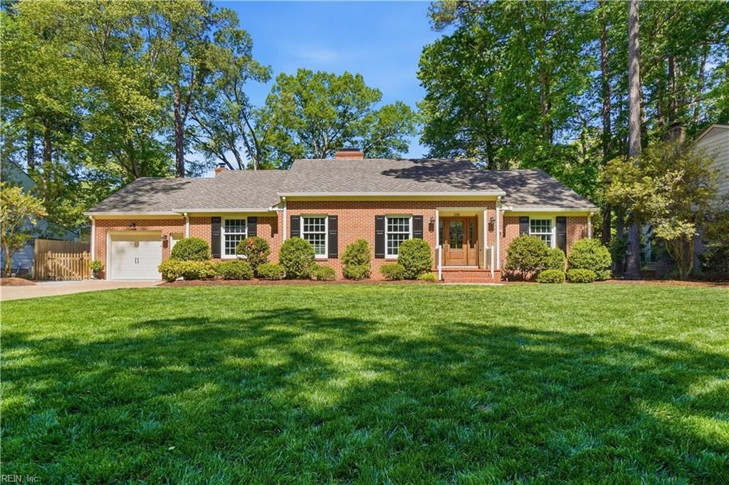 Photo of 319 Parkway Drive, Newport News, VA 23606 (MLS # 10632778)