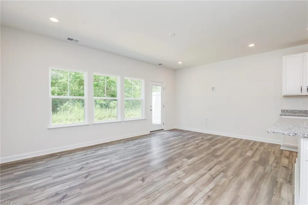 Suffolk, Virginia 23435, United States, 3 Bedrooms Bedrooms, ,3 BathroomsBathrooms,Residential,Pending,40517