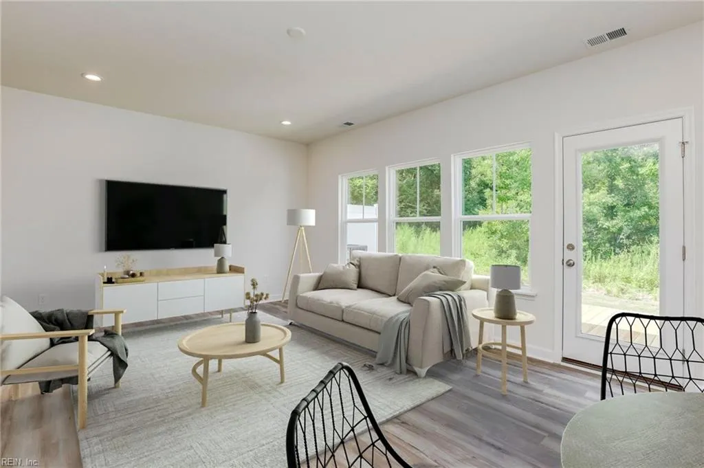 Suffolk, Virginia 23435, United States, 3 Bedrooms Bedrooms, ,3 BathroomsBathrooms,Residential,Pending,40517