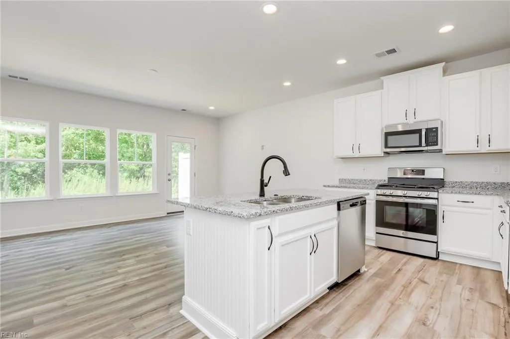 Suffolk, Virginia 23435, United States, 3 Bedrooms Bedrooms, ,3 BathroomsBathrooms,Residential,Pending,40517