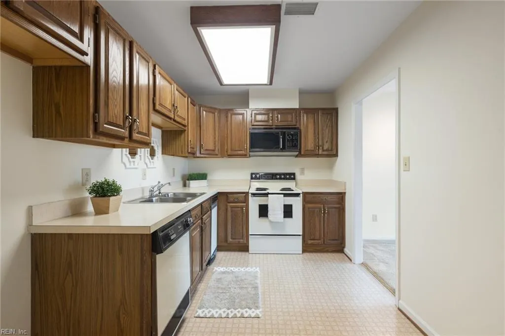 Norfolk, Virginia 23510, United States, 1 Bedroom Bedrooms, ,1 BathroomBathrooms,Residential,Active,80755