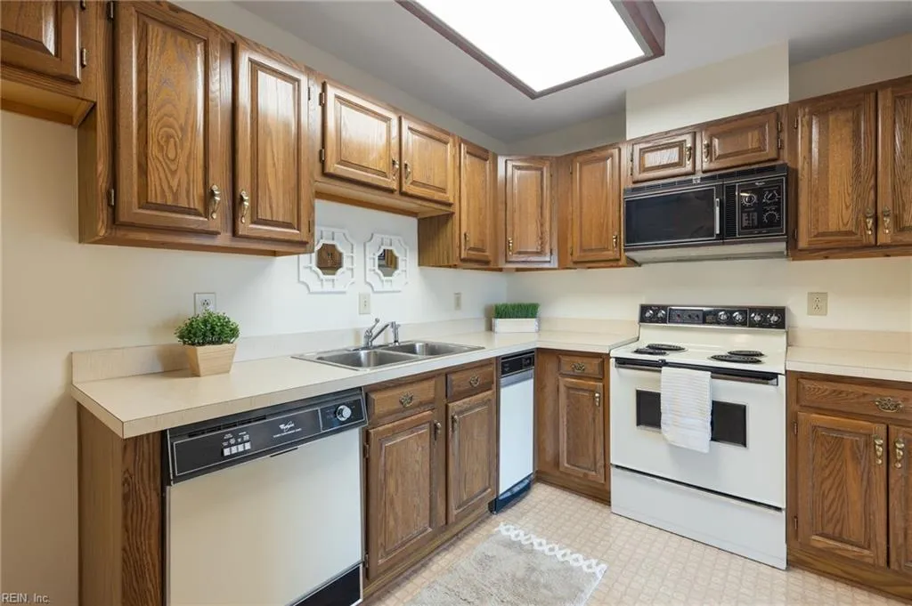 Norfolk, Virginia 23510, United States, 1 Bedroom Bedrooms, ,1 BathroomBathrooms,Residential,Active,80755