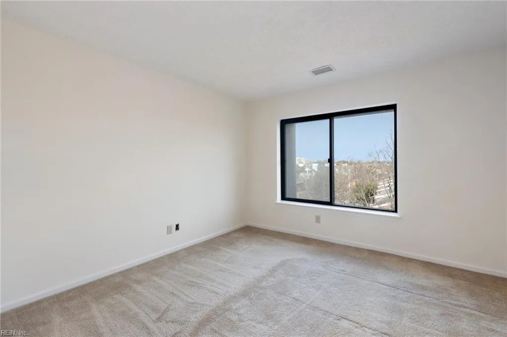 Norfolk, Virginia 23510, United States, 1 Bedroom Bedrooms, ,1 BathroomBathrooms,Residential,Active,80755