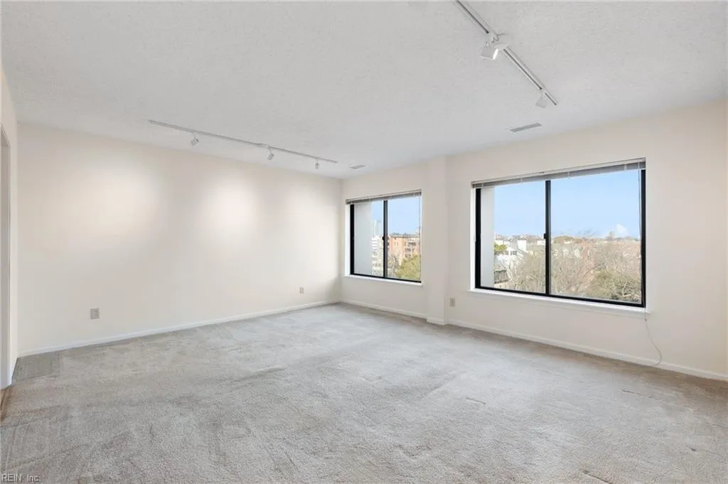 Norfolk, Virginia 23510, United States, 1 Bedroom Bedrooms, ,1 BathroomBathrooms,Residential,Active,80755