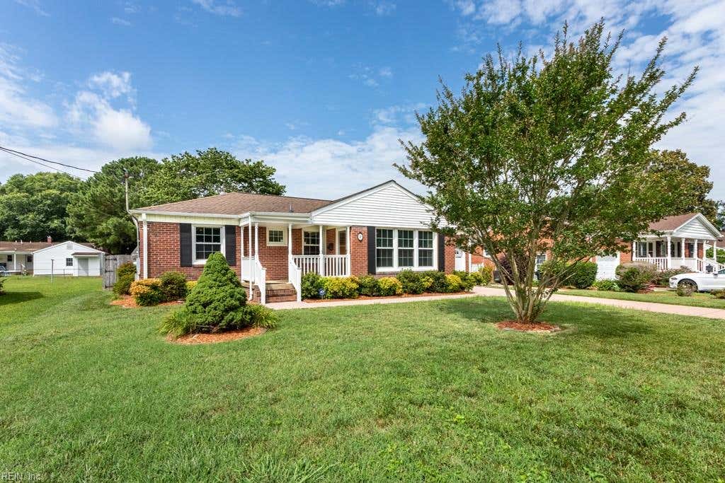 Photo of 33 Saint Albans Drive, Hampton, VA 23669 (MLS # 10641405)