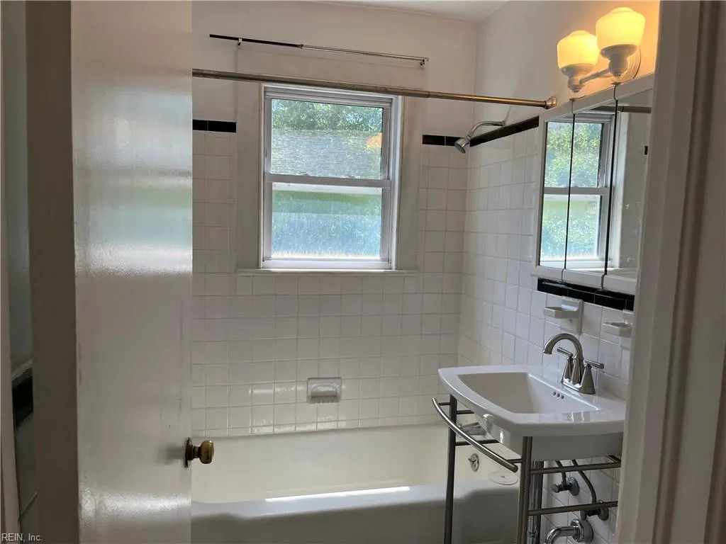 Norfolk, Virginia 23503, United States, 6 Bedrooms Bedrooms, ,1 BathroomBathrooms,Residential,Active,133567
