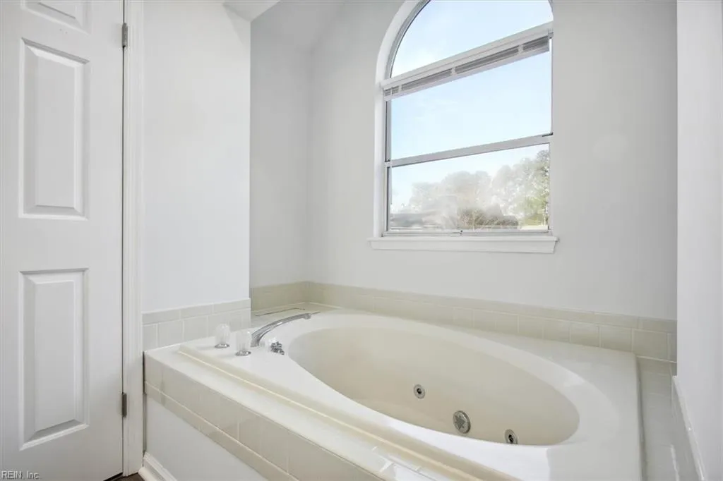 Hampton, Virginia 23669, United States, 2 Bedrooms Bedrooms, ,3 BathroomsBathrooms,Residential,Active,77500