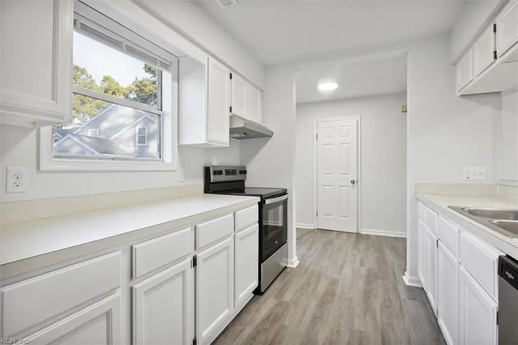 Hampton, Virginia 23669, United States, 2 Bedrooms Bedrooms, ,3 BathroomsBathrooms,Residential,Active,77500